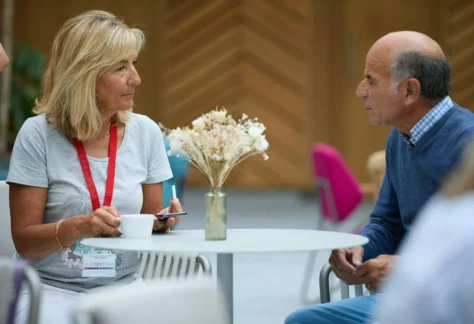 Café dans l'atrium Le Connecteur
