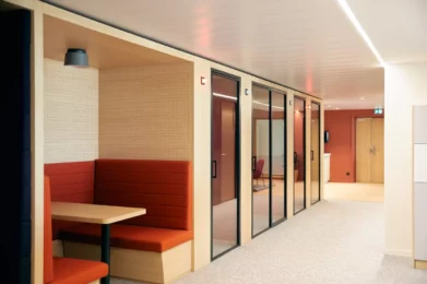 Phone box et espace de réunion Moraine nomade