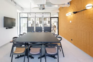 Salle de réunion Kakuetta vide