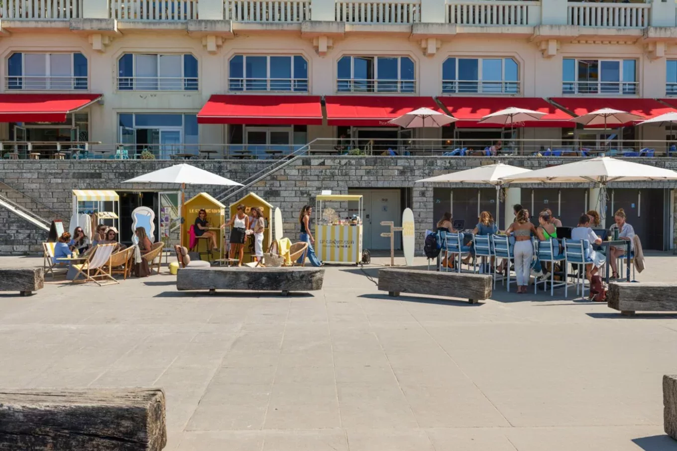 Working Beach Club Édition 1 — vue d'ensemble de l'espace de coworking sur la plage